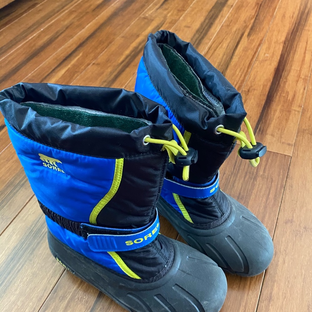 Sorel winter boots (big kids) Size 3